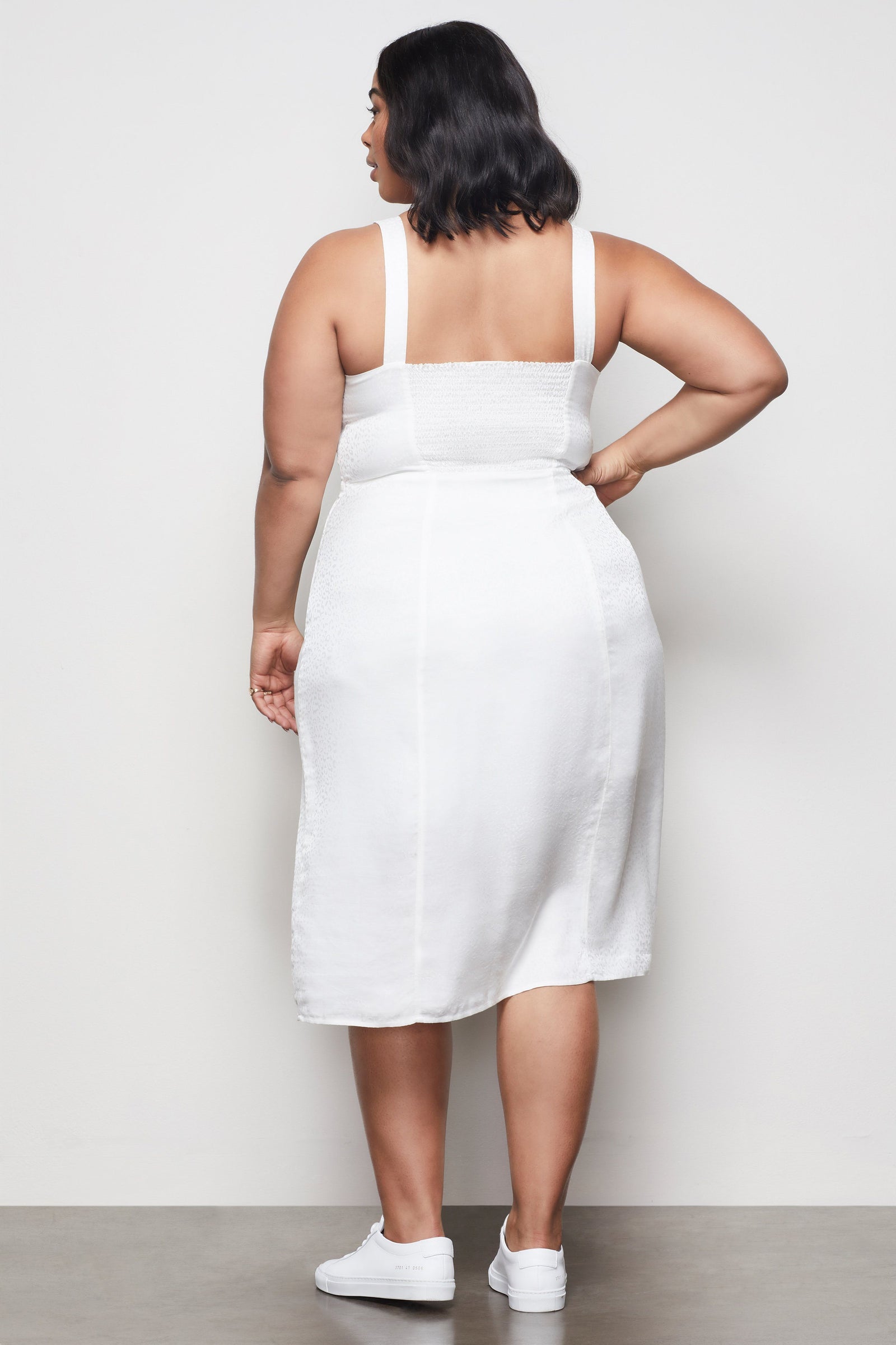 model: Size 16 |