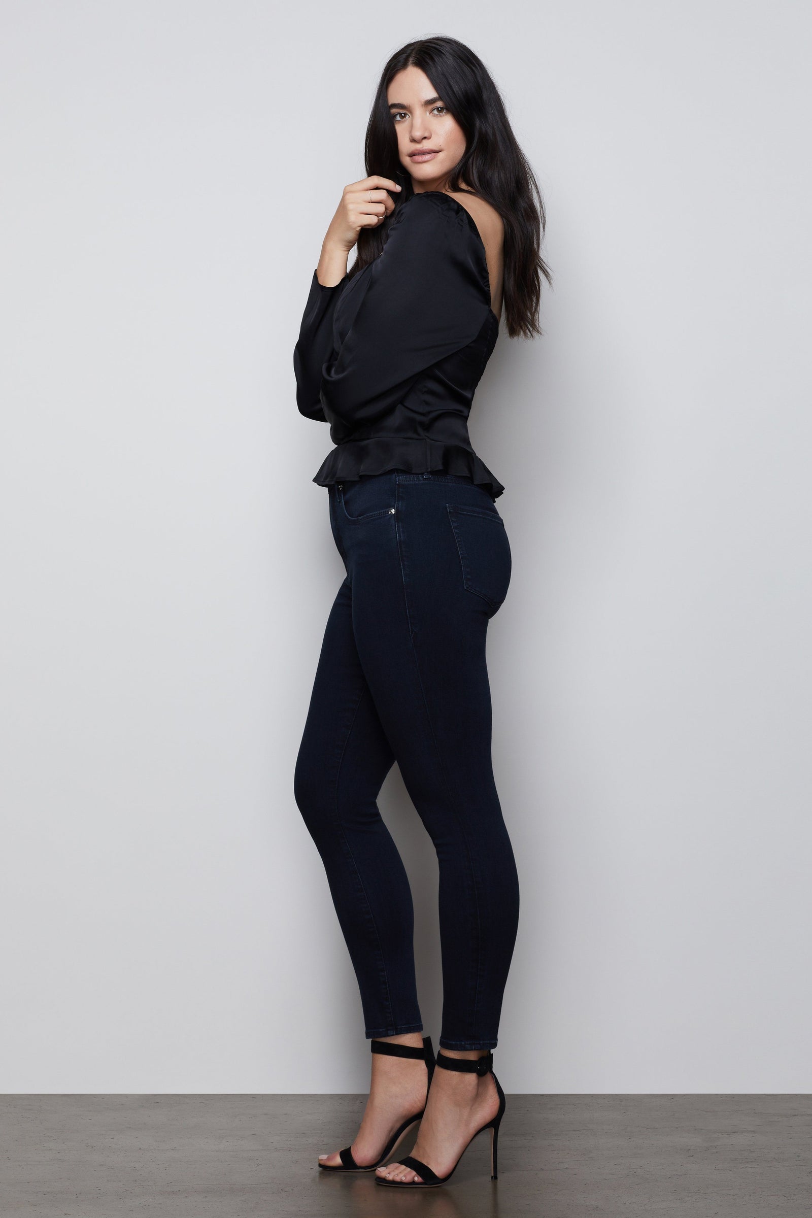 model: Size 8 |