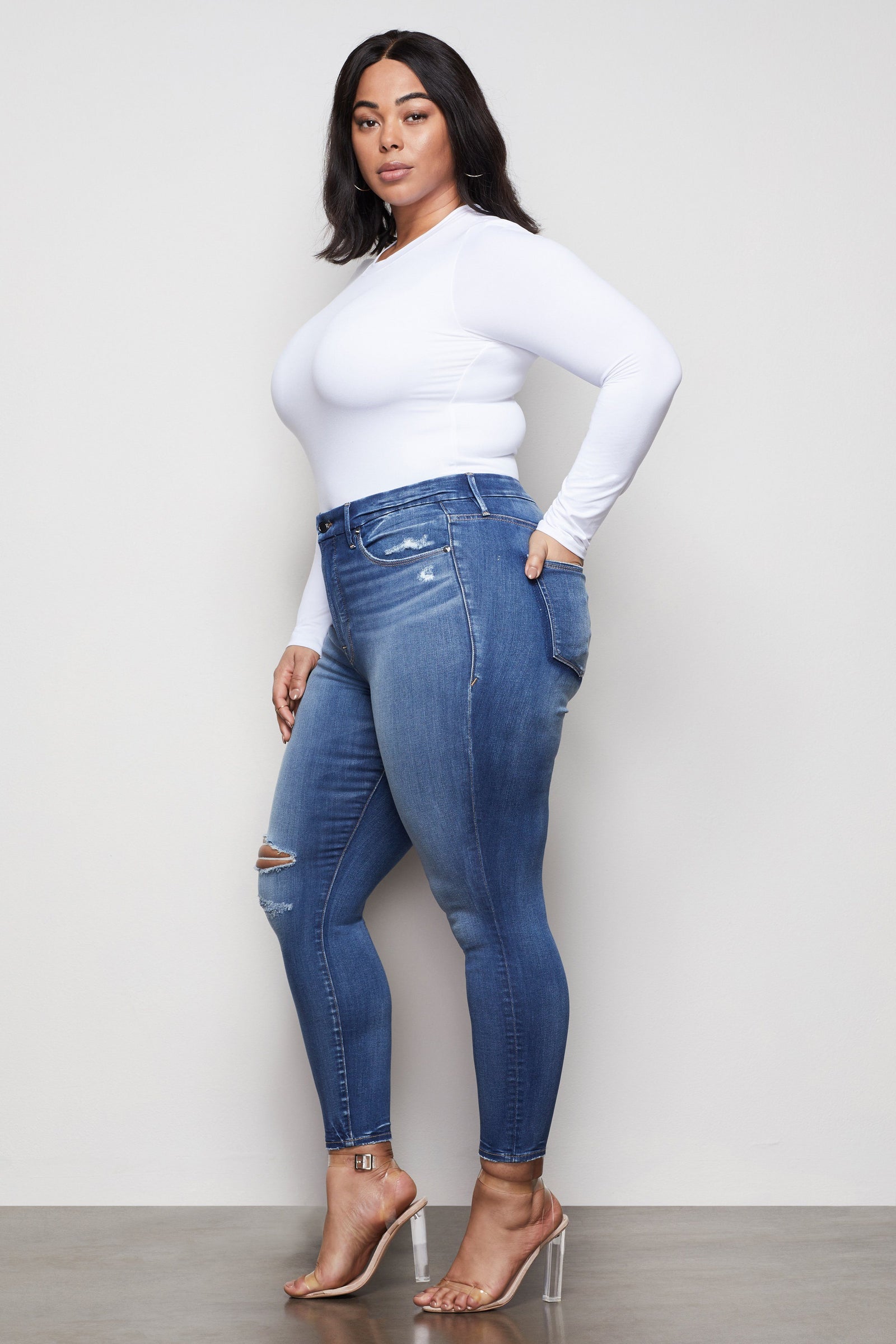 model: Size 16 |