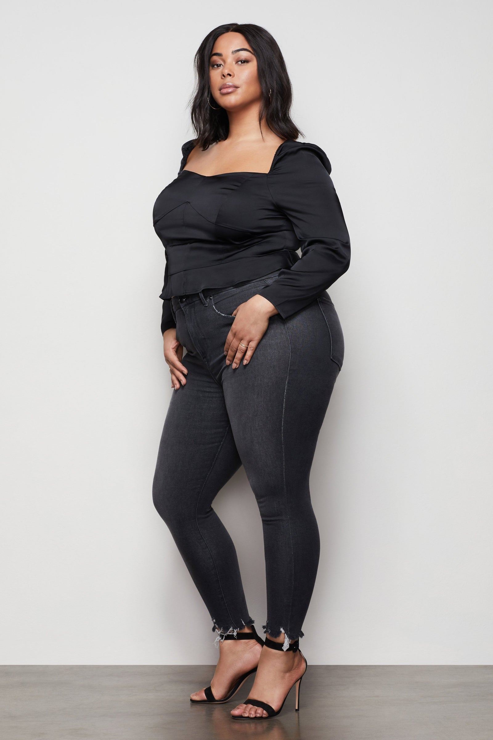 model: Size 16 |