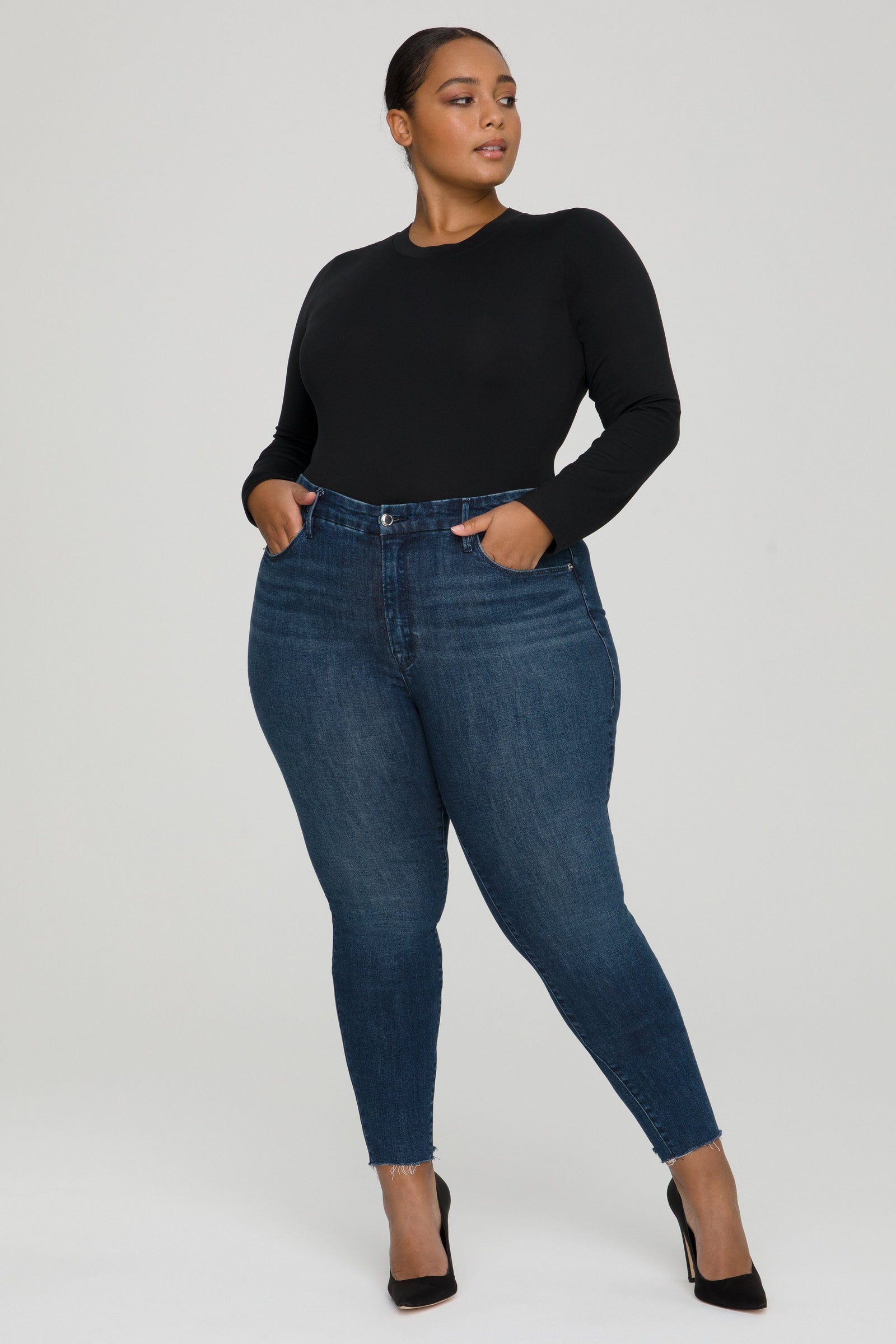 model: Size 16 |