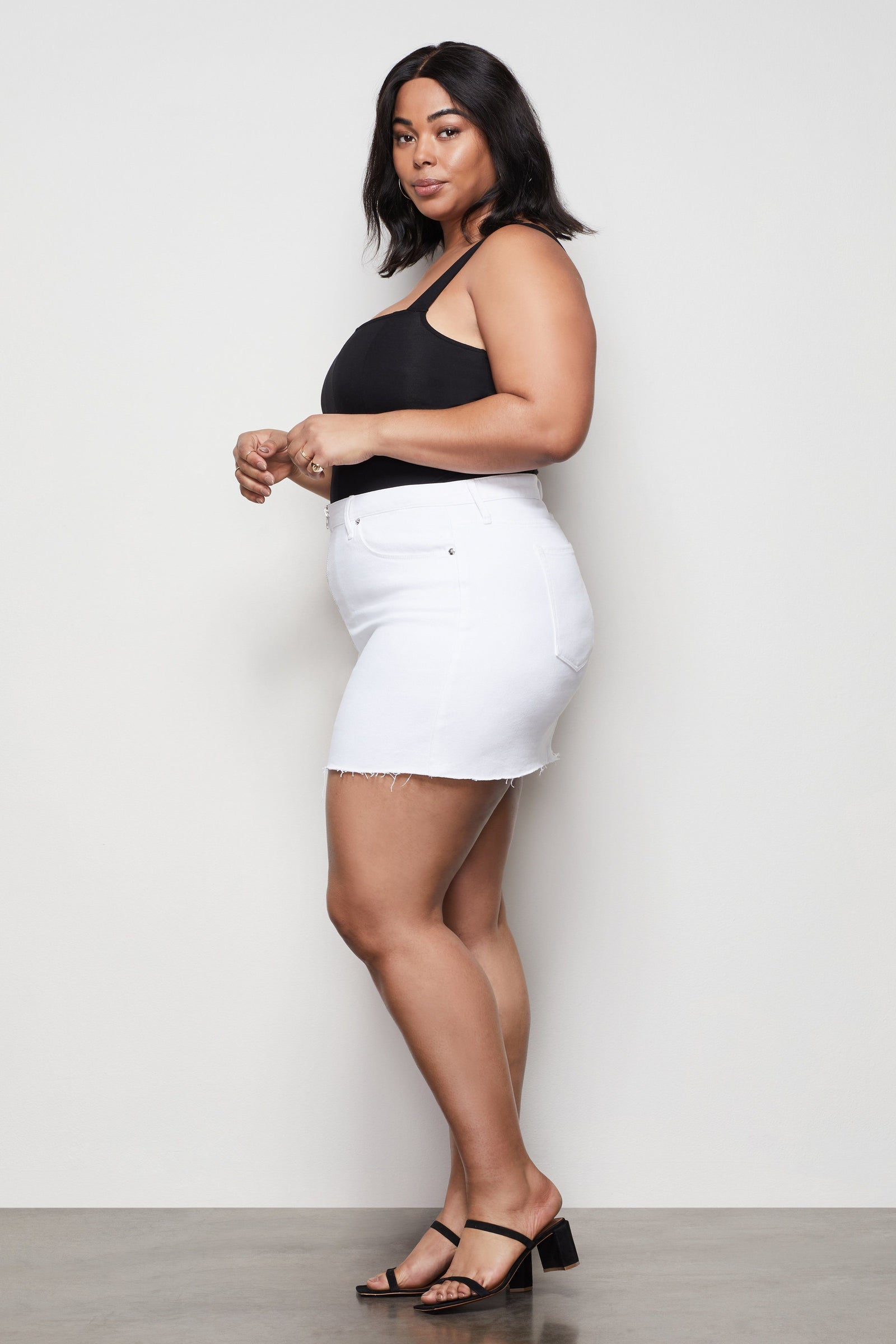 model: Size 16 |