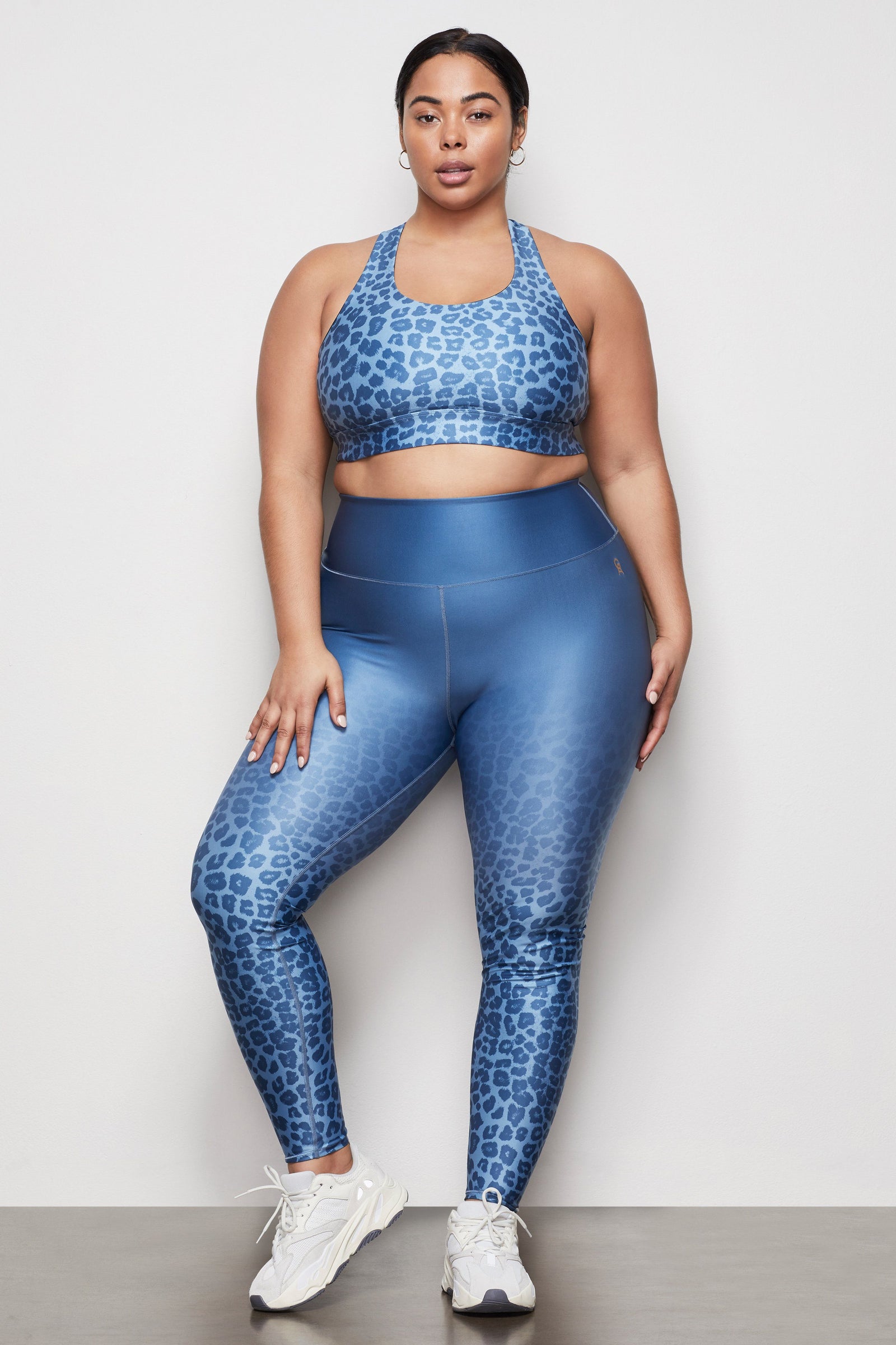 model: Size 16 |
