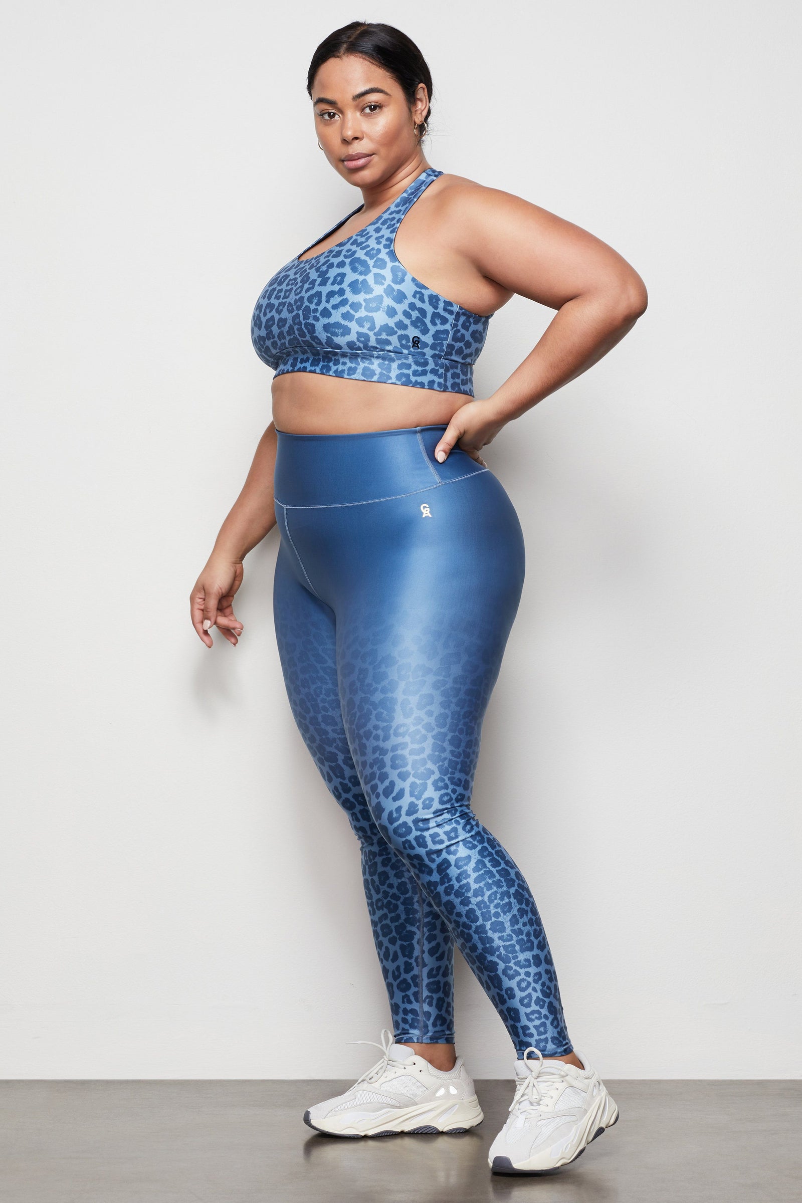 model: Size 16 |