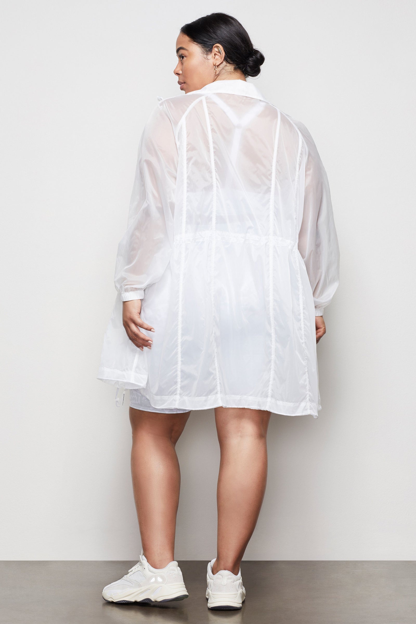 model: Size 16 |