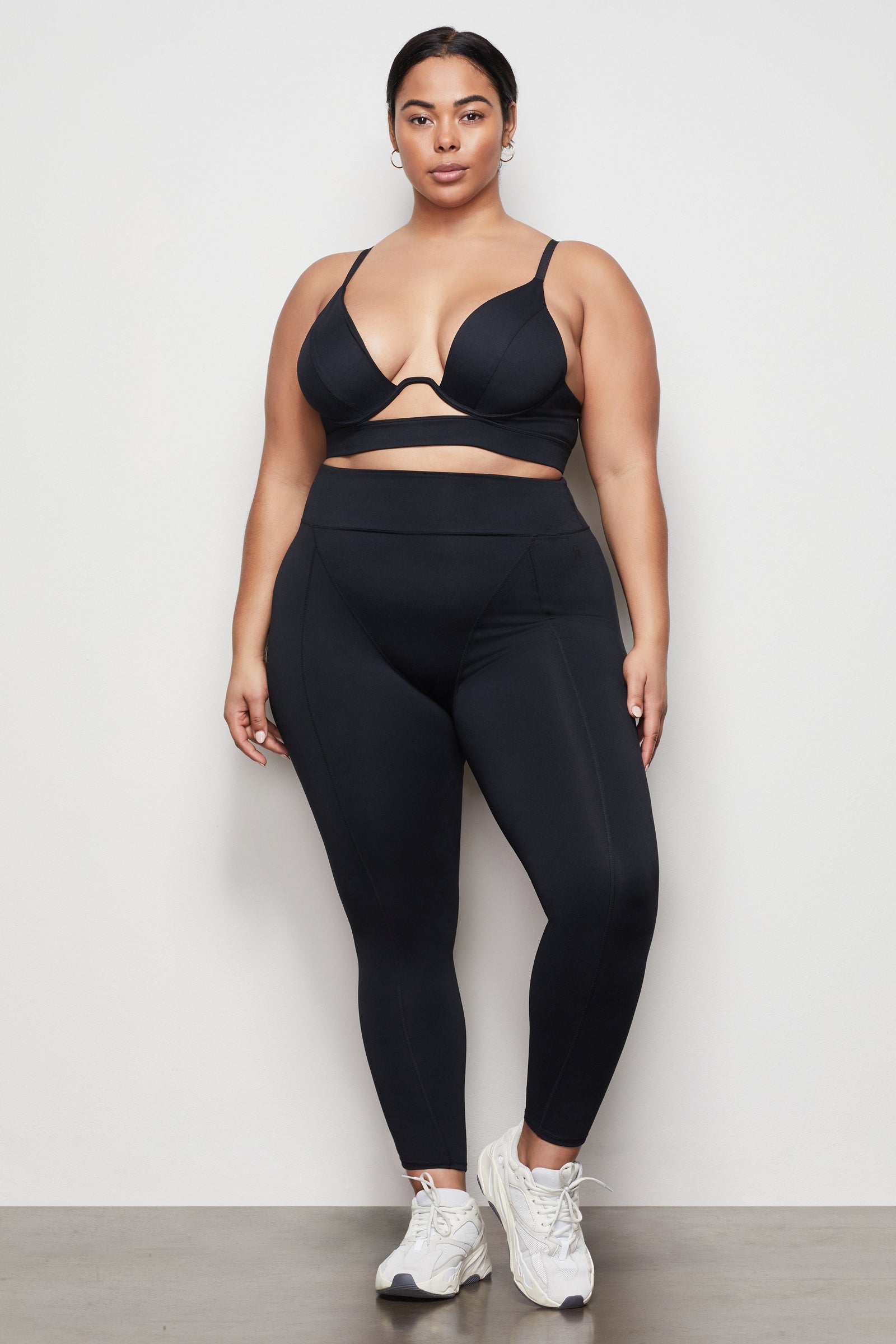 model: Size 16 |