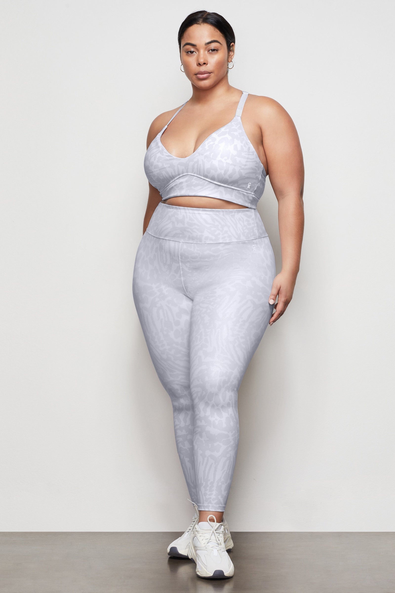 model: Size 16 |