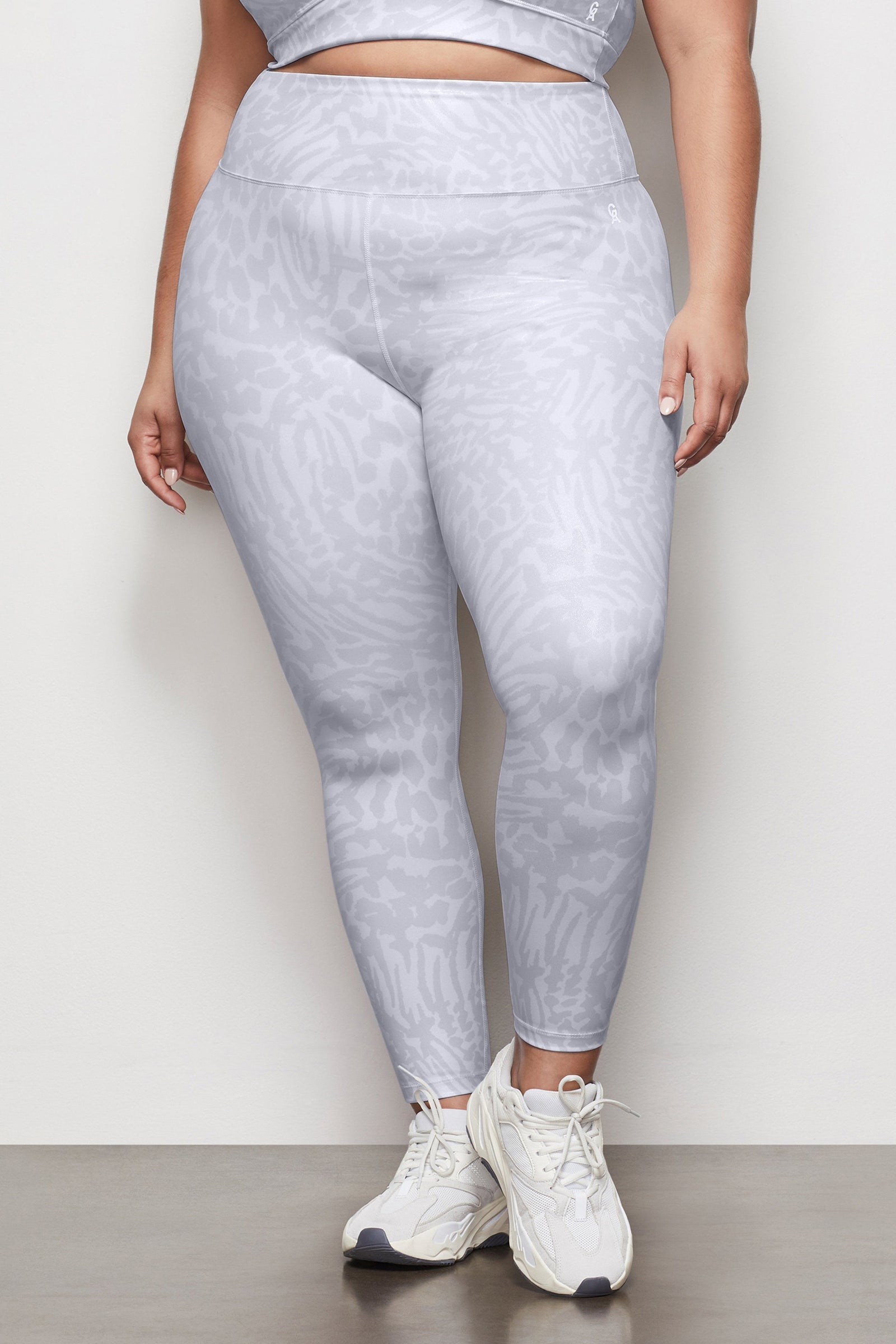 model: Size 16 |
