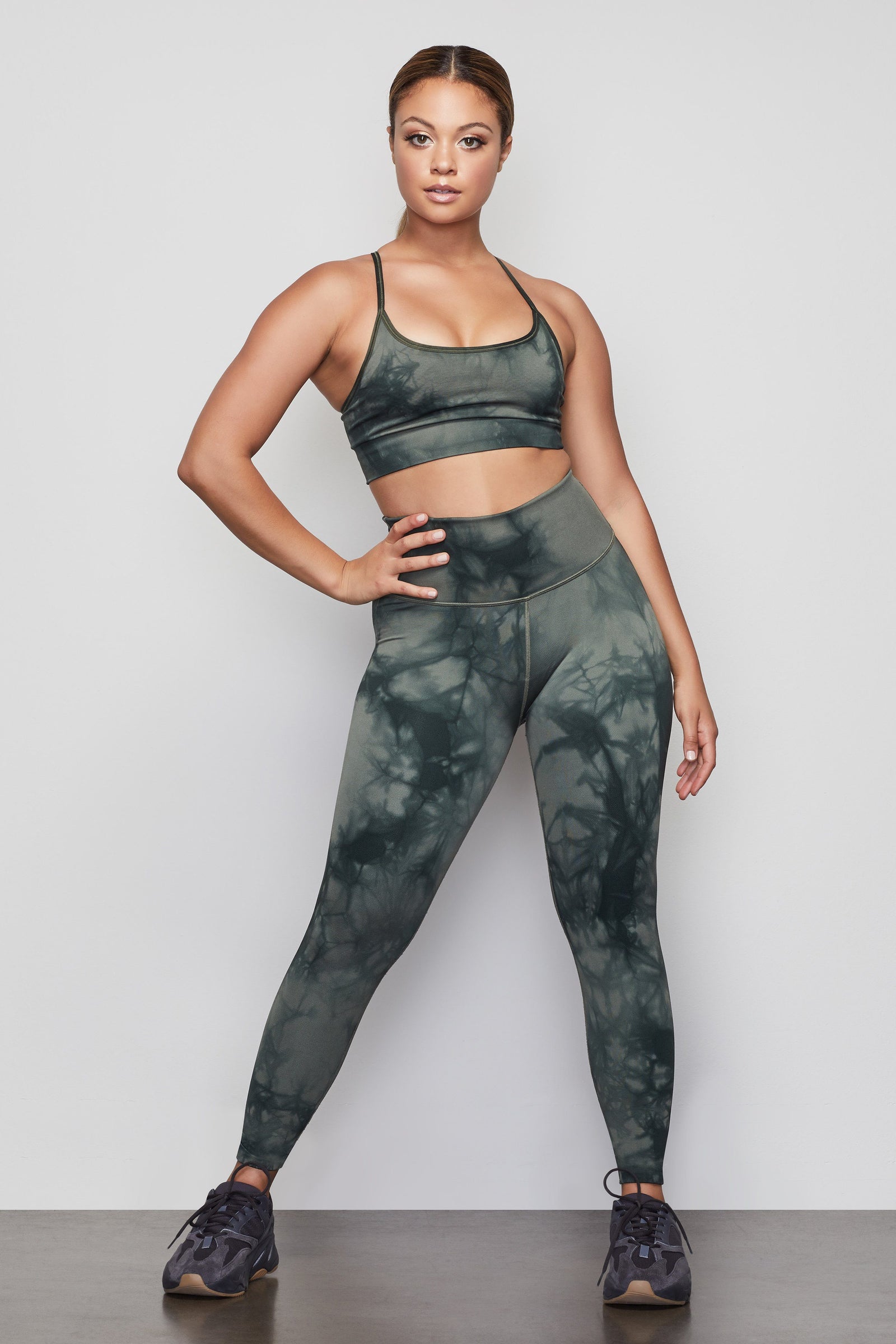 model: Size 8 |