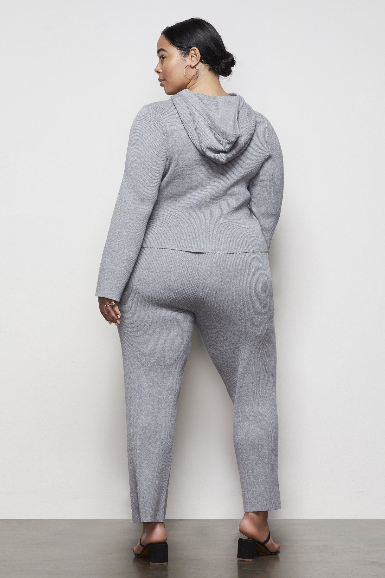 model: Size 16 |