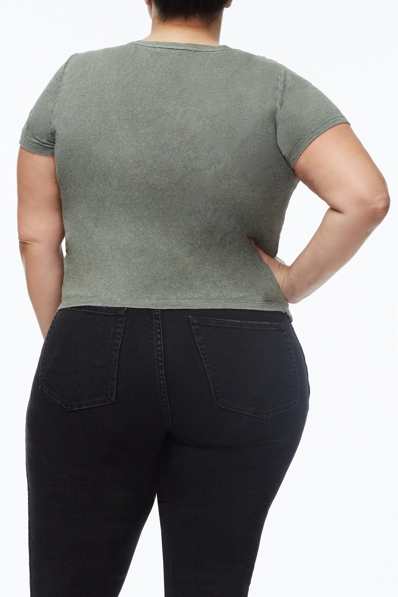model: Size 16 |