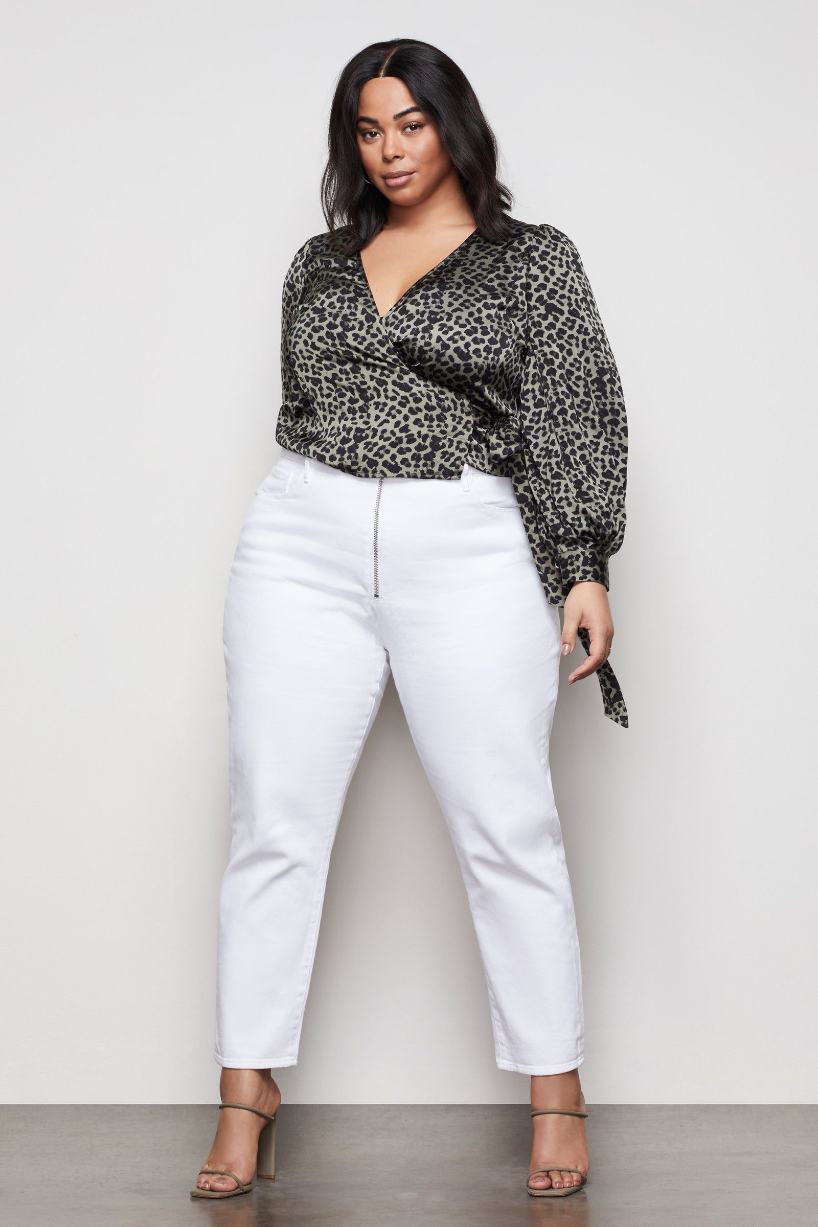 model: Size 16 |