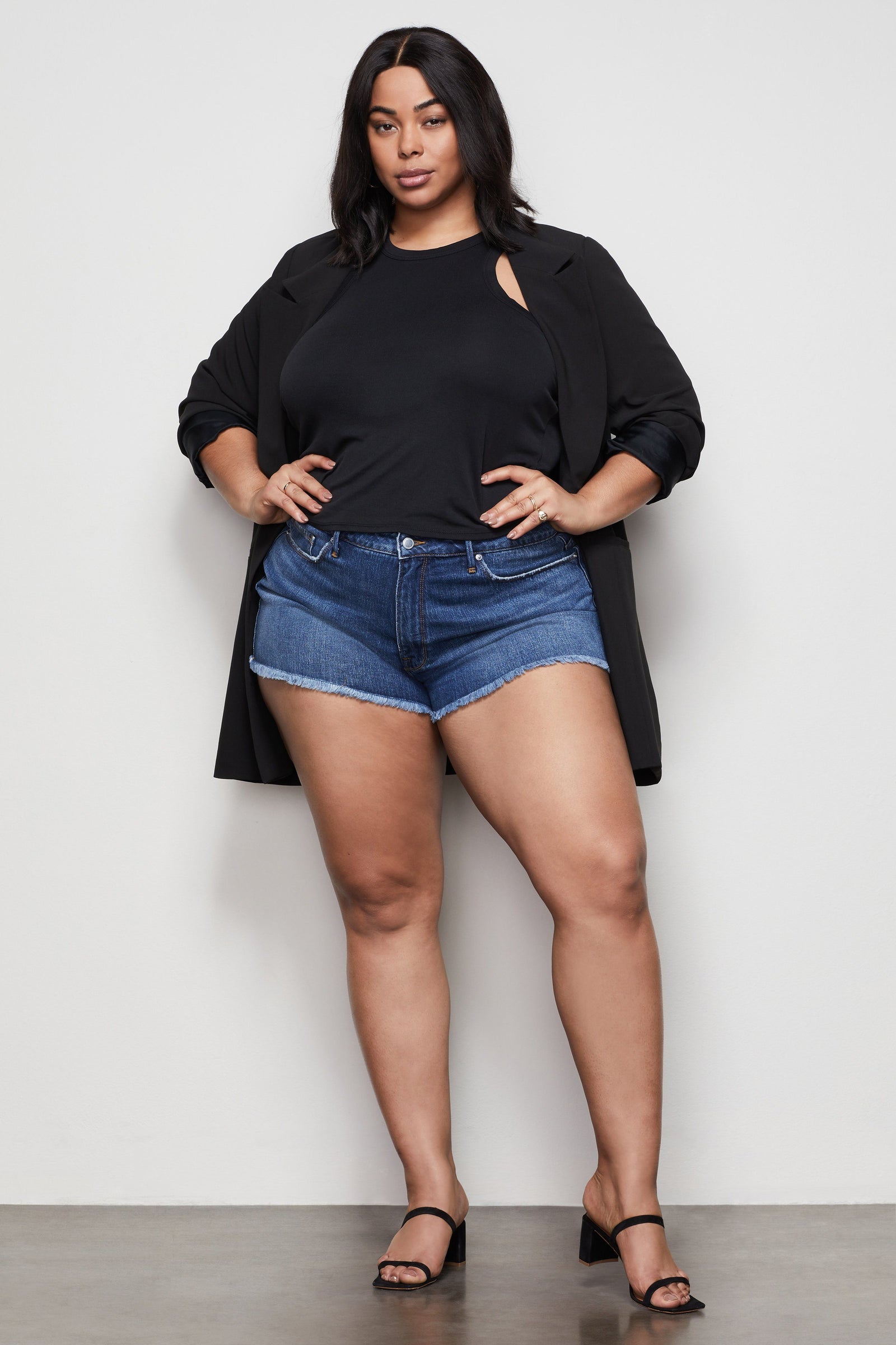 model: Size 16 |