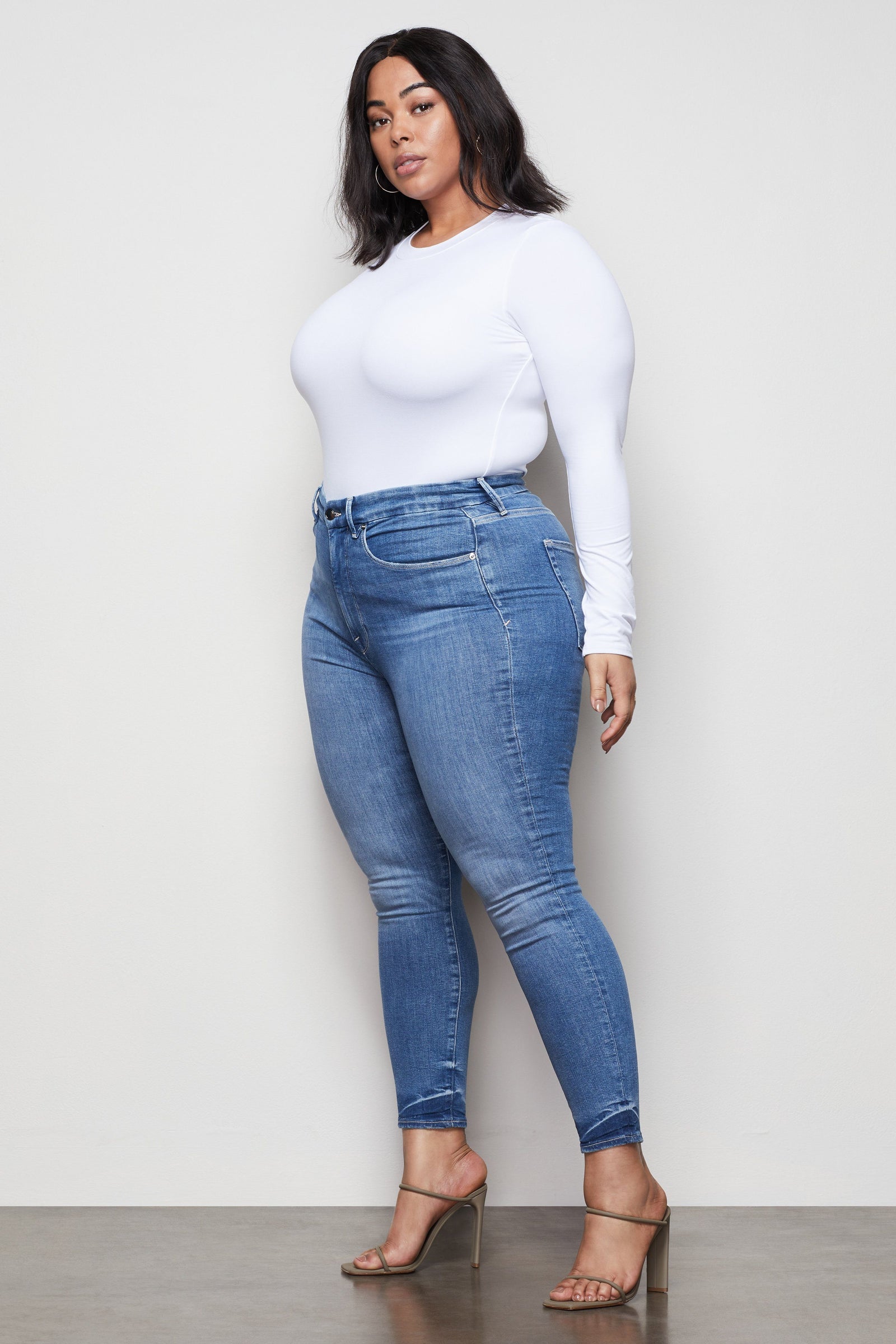 model: Size 16 |