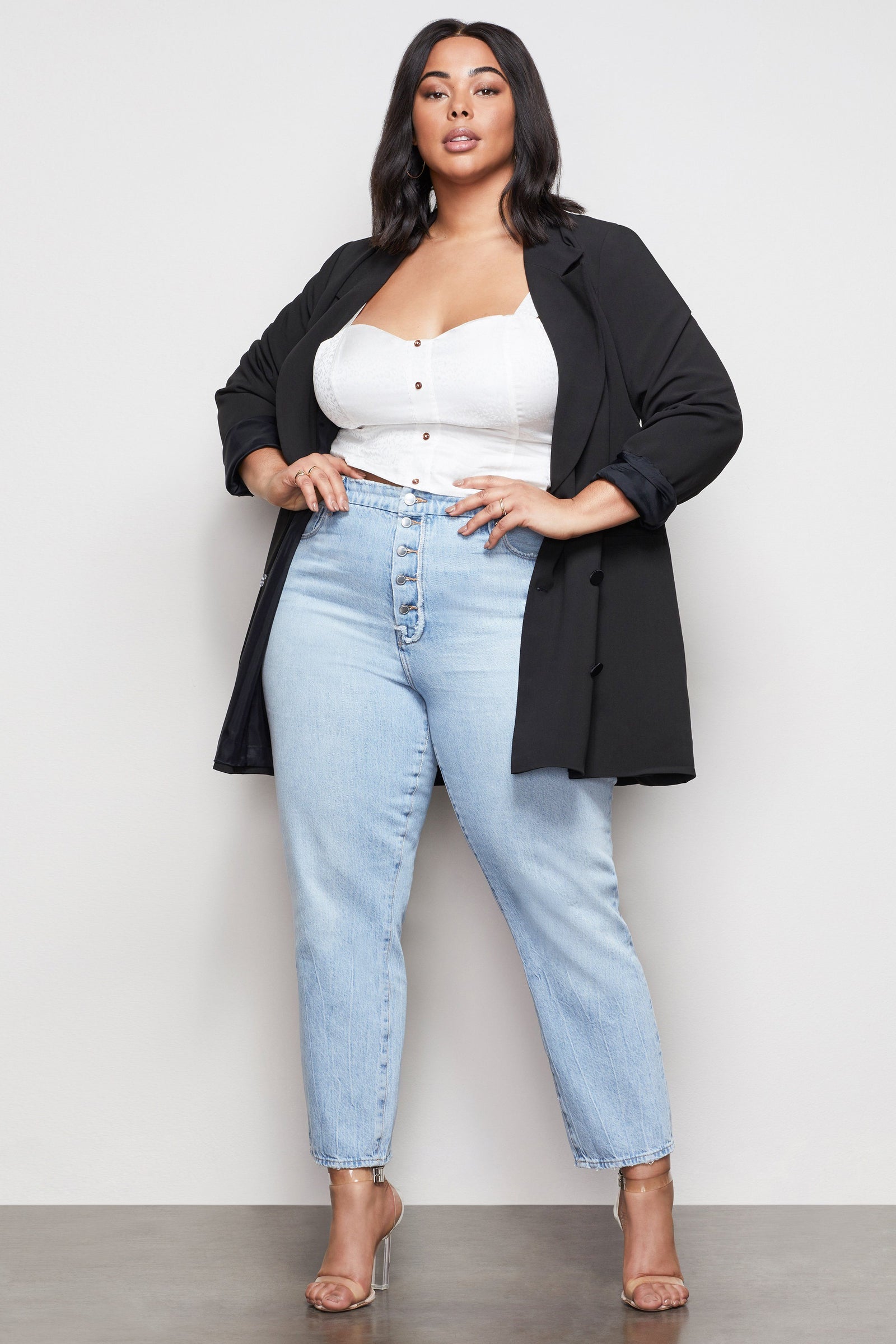 model: Size 16 |